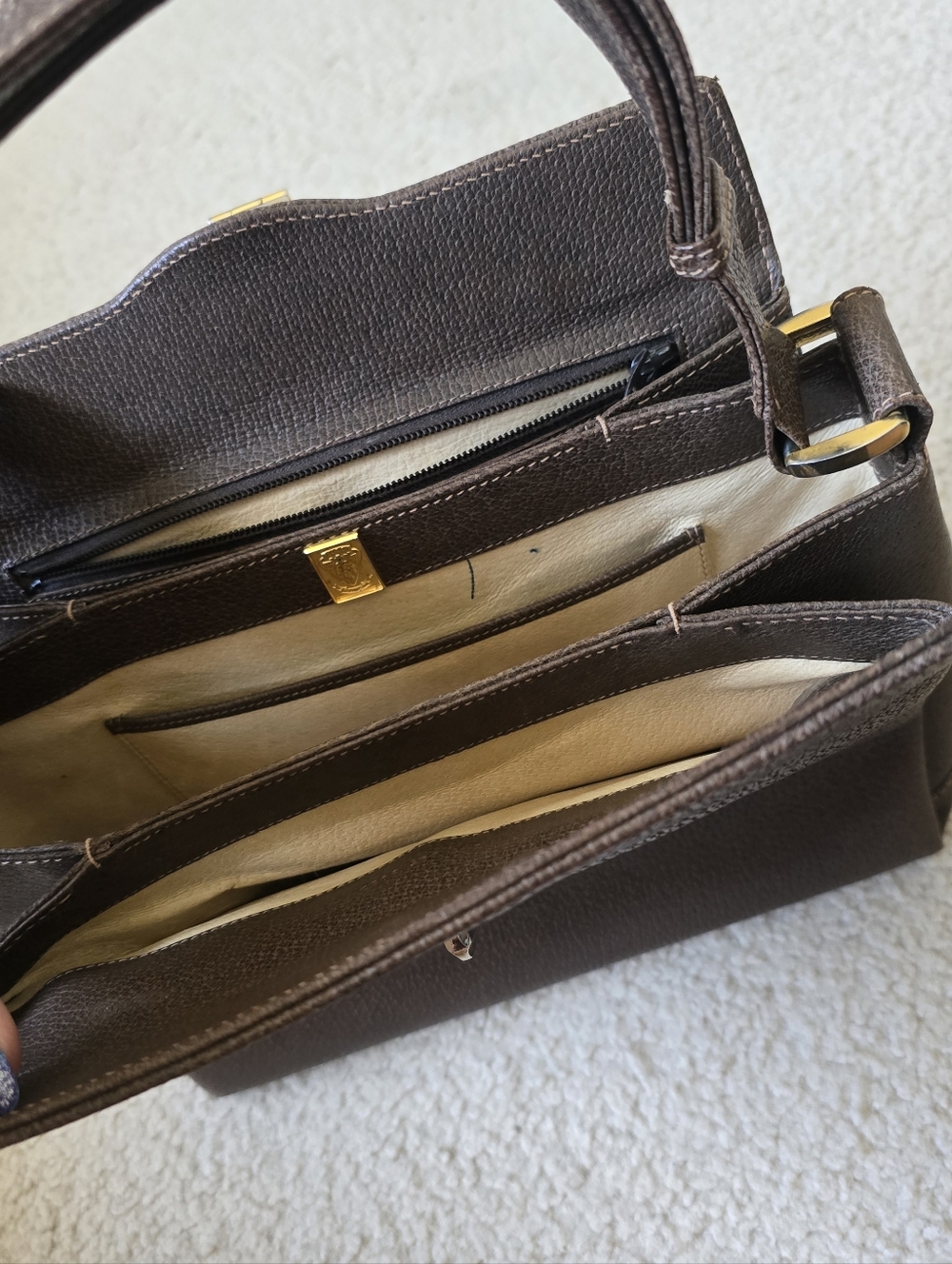 Vintage Gucci Brown Leather Structured Shoulder Bag with GG Logo & Serial # - Picture 10 of 16